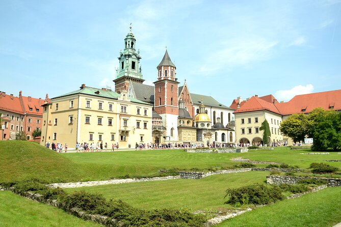Krakow's Essential Tour of the Old Town and Wawel Castle - Rynek Główny: Krakow’s medieval heart in one guided loop