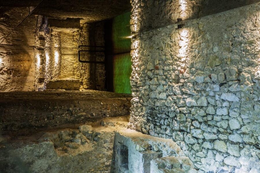 Krakow's Rynek Underground Museum Tour with Ticket and Guide - Coming Up Again: St. Mary’s Basilica and the Cloth Hall in a New Light
