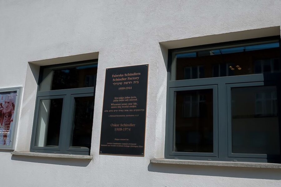 Krakow: Schindler's Factory & Ghetto Guided Tour - Inside Schindler’s Enamel Factory: What the Exhibition Covers