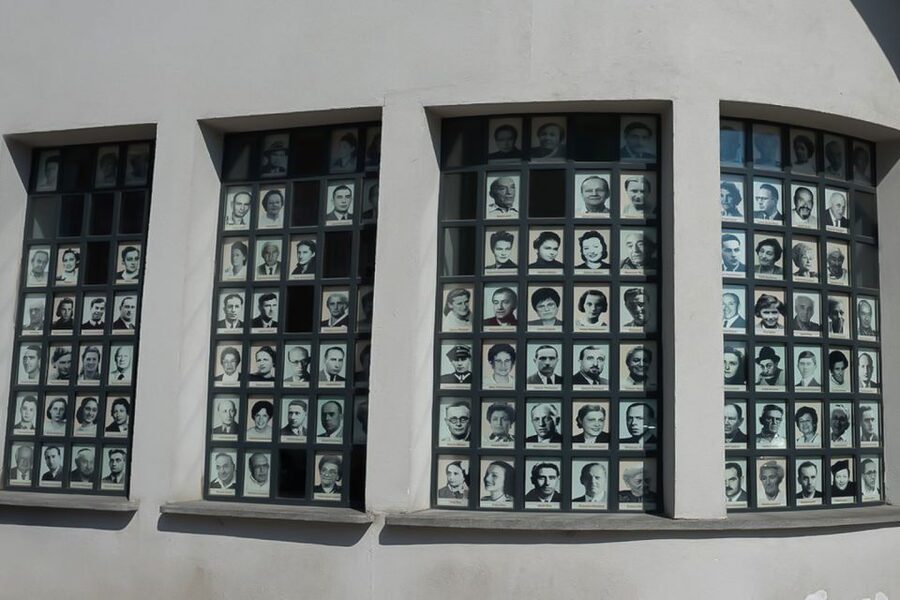 Krakow: Schindler's Factory & Ghetto Guided Tour - The Krakow Ghetto Walk: From Wall Remains to Ghetto Heroes Square