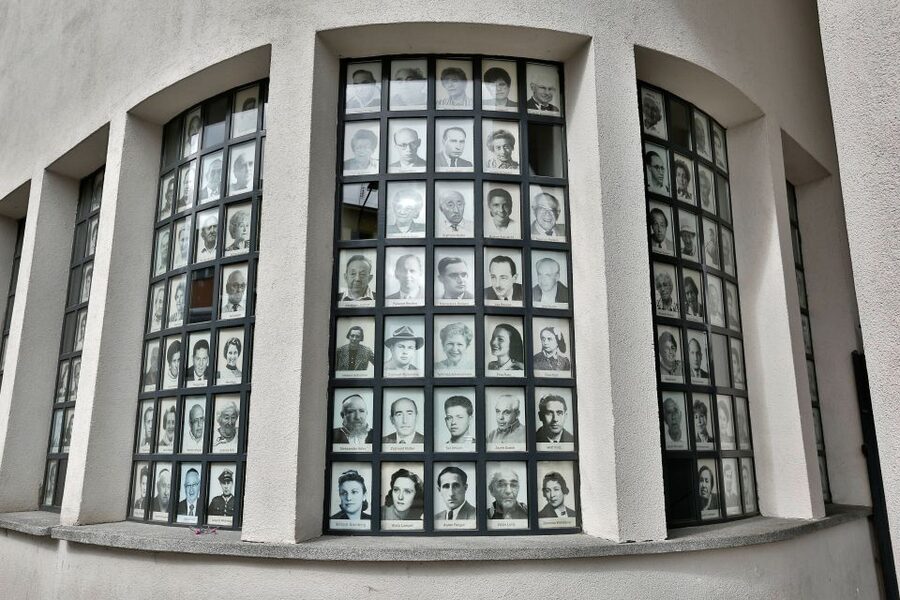 Krakow: Schindler's Factory Guided Tour with Entry Ticket - Where you meet and what you should plan for at the museum