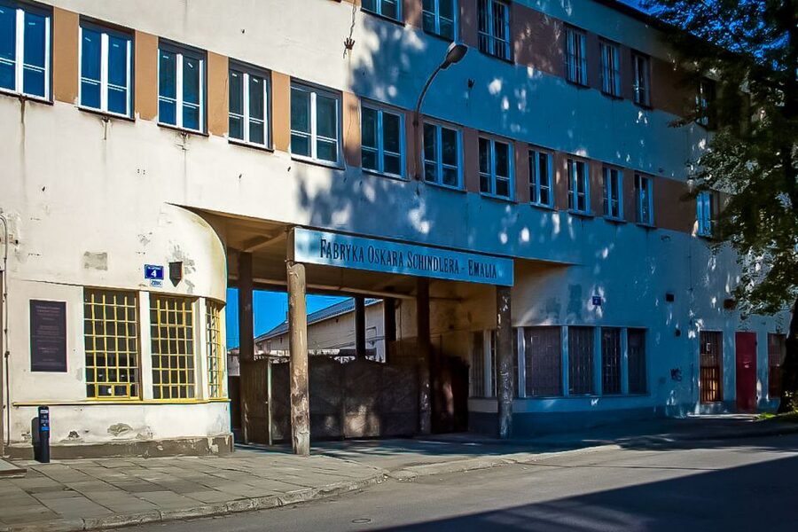 Krakow: Schindler’s Factory Guided Tour with Ticket - Should you bring questions, and how the tour handles your curiosity?
