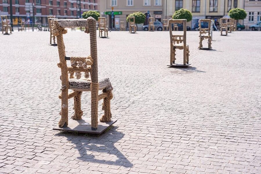 Kraków: Schindler’s Factory & Jewish Ghetto Guided Tour - Timing, Group Size, and Practical Tips for the Narrow Museum Rooms