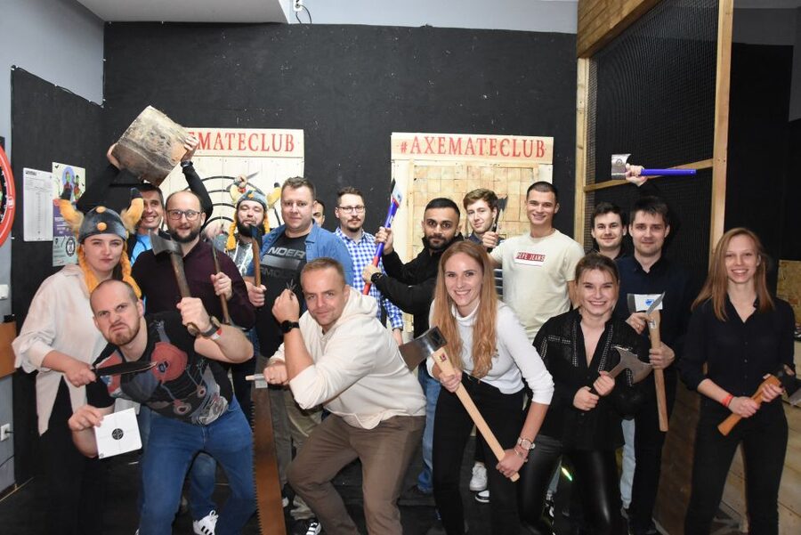 Kraków: Shurikens, Kunais, Knives, Tomahawks, Axes, Shooting - Switching to a Tomahawk, Learning Grip and Release Differences