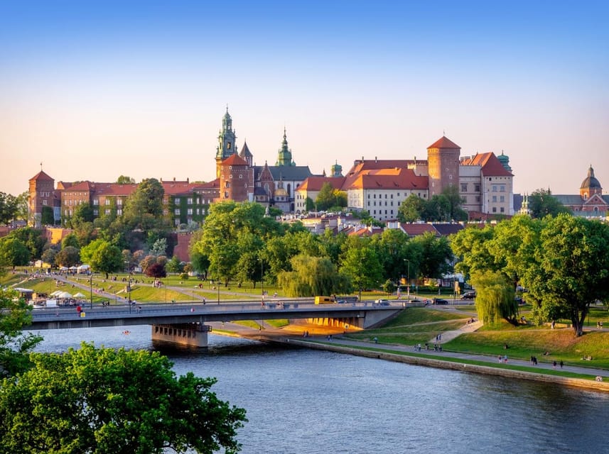Krakow: Sightseeing Cruise on the Vistula River - Price and value: $27 for one hour of panoramic sightseeing