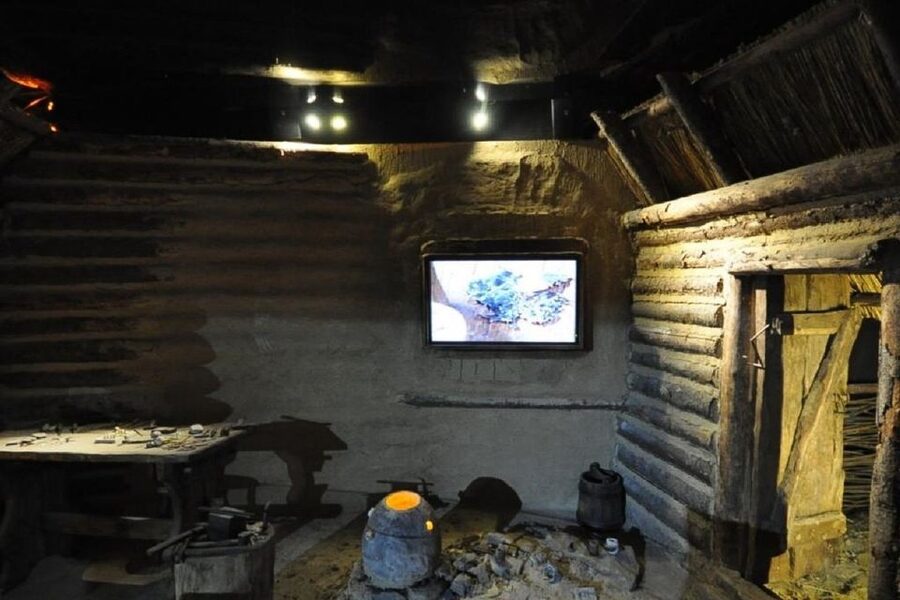 Krakow: Skip the Line Underground Museum Private Guided Tour - Language, timing, and where you meet (simple, practical tips)
