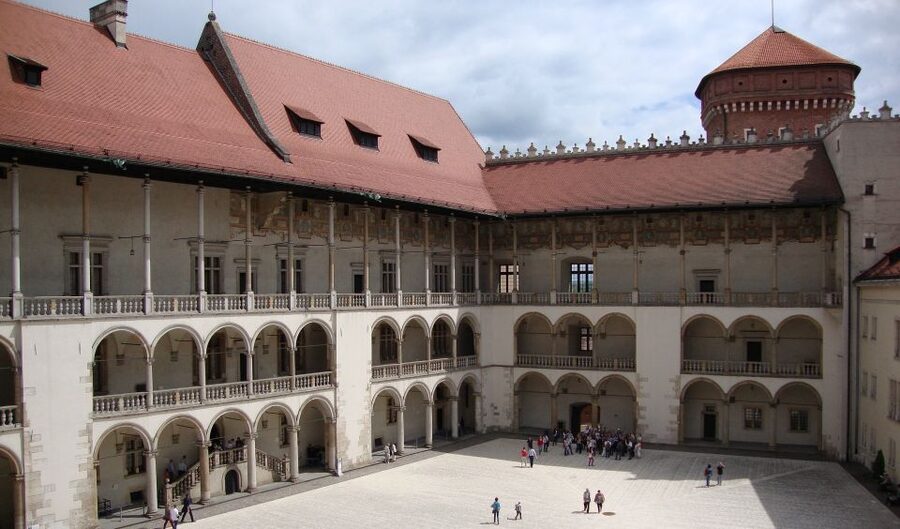 Krakow: Skip-the-Line Wawel Castle & Old Town Guided Tour - Your Guide Makes the Tour, and the Strong Ones Show Up