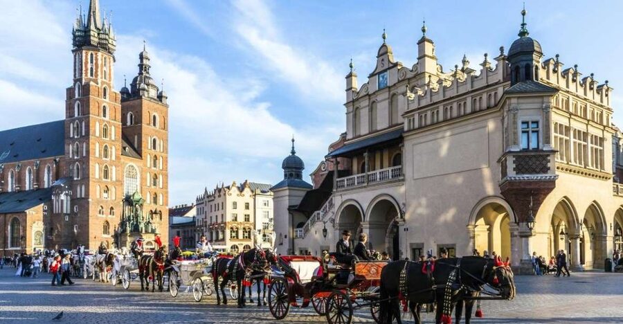 Krakow: St. Mary's Basilica visiting with short guided walk - Who this Krakow walk suits best