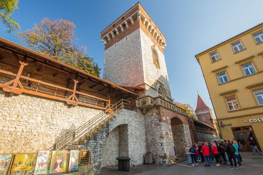 Krakow: St. Mary's Church and Rynek Underground Museum Tour - Should you book the St. Mary’s Church and Rynek Underground Museum tour?