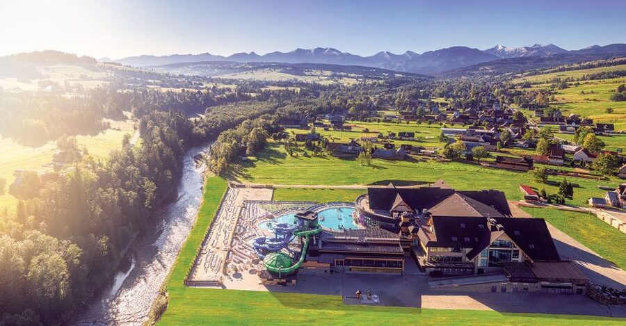 Krakow: Trip to Chocholow Thermal Baths in Tatra Mountains - Crowds at Chocholowska: how to avoid the worst moments