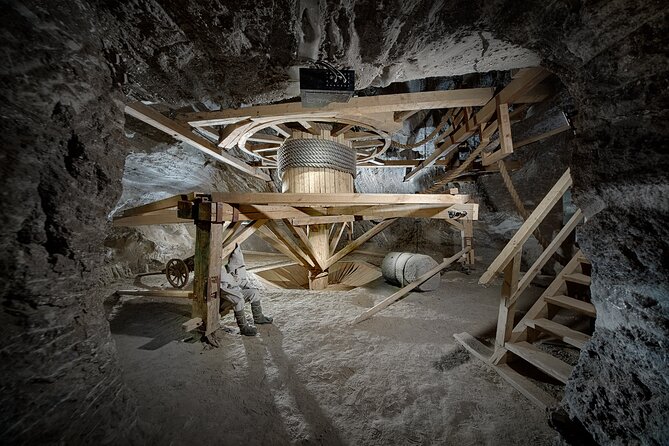Krakow: UNESCO Bochnia Salt Mine Tour & Boat Expedition - Underground boat crossing with raftsmen and the mine train ride