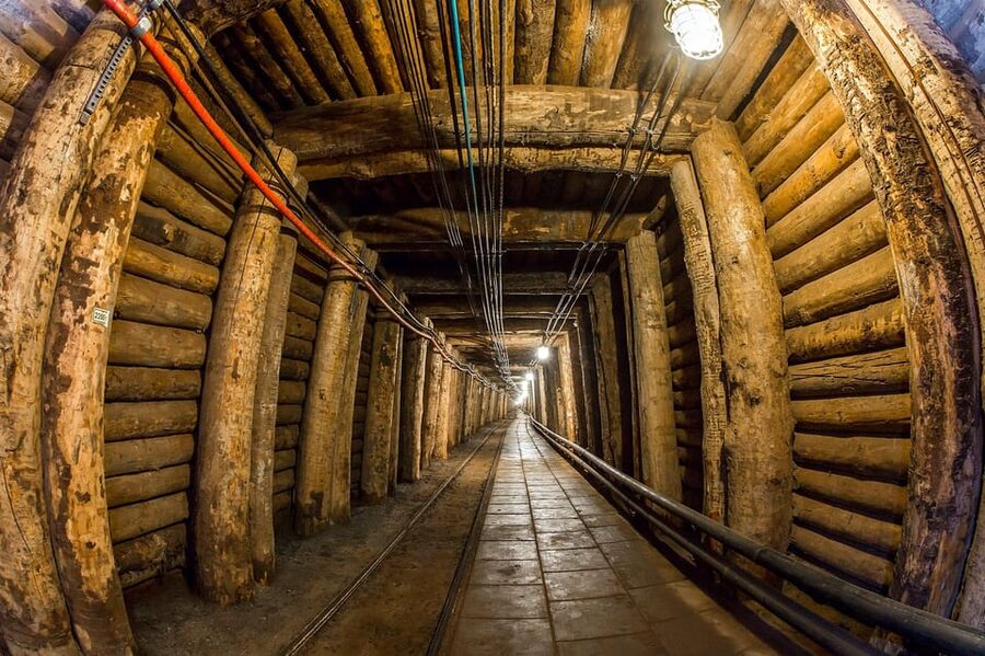 Krakow: UNESCO Underground Boat Expedition & Salt Mine Tour - Temperature, food breaks, and what to pack for 14 to 16°C