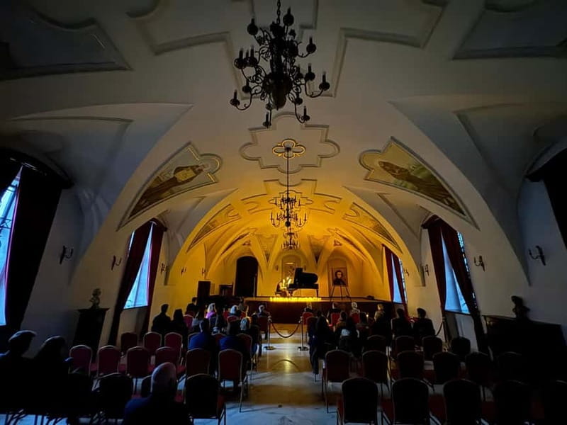 Kraków: VIP Candlelight Concert The Music of Fryderyk Chopin - VIP front seats, welcome drink, and a calmer way to enjoy Old Town