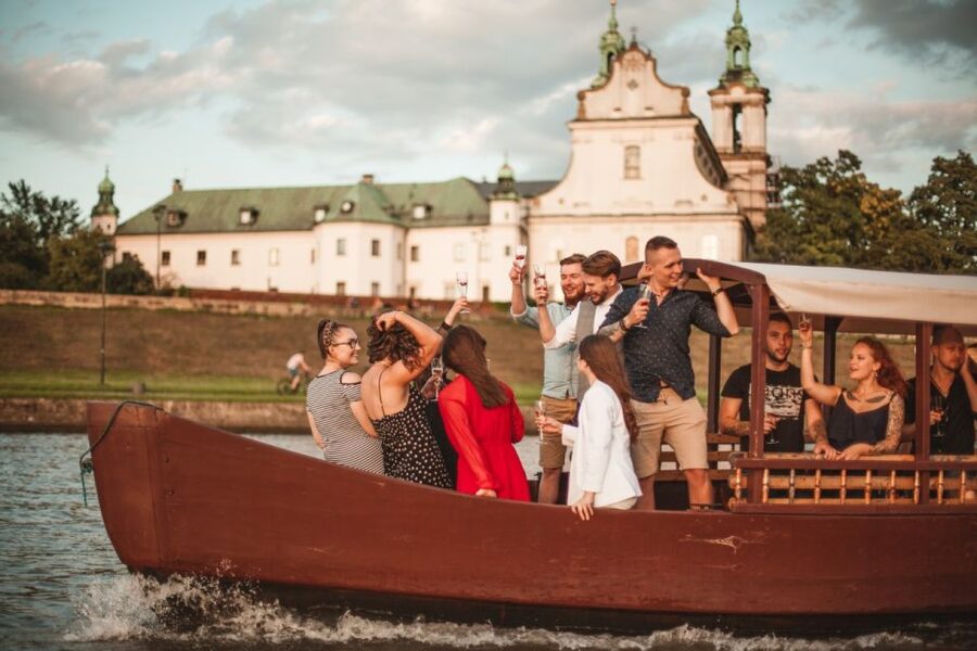 Krakow: Vistula Night Cruise by Gondola w/ Audio Commentary - What to bring (and what comfort details actually matter)