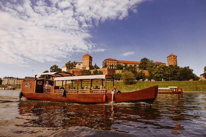 Krakow Vistula River 1 Hour Sightseeing Cruise - Audio Guide in English and Polish, plus the sound-system reality