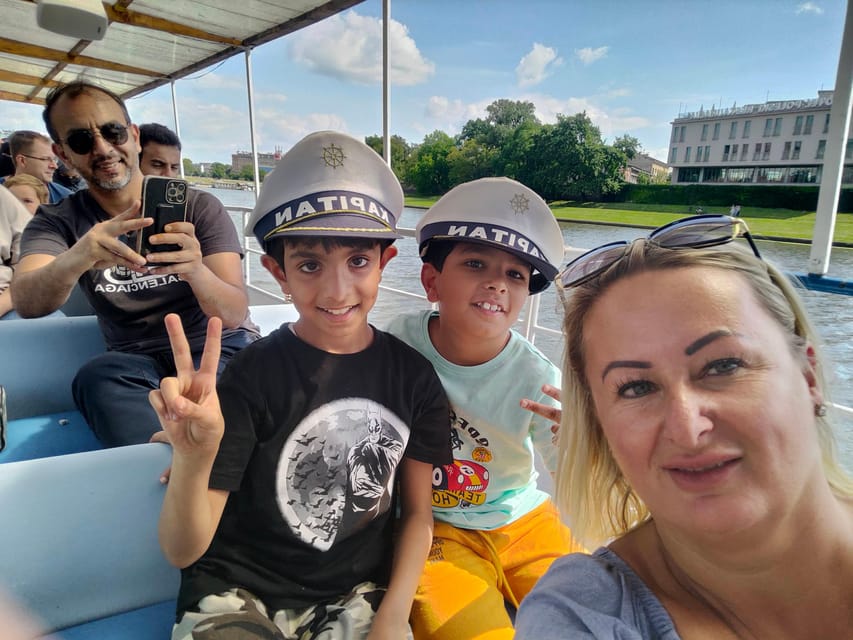 Krakow: Vistula River Cruise with Historical Views - Entering Krakow by River: The 1-Hour Flow You Can Actually Fit In