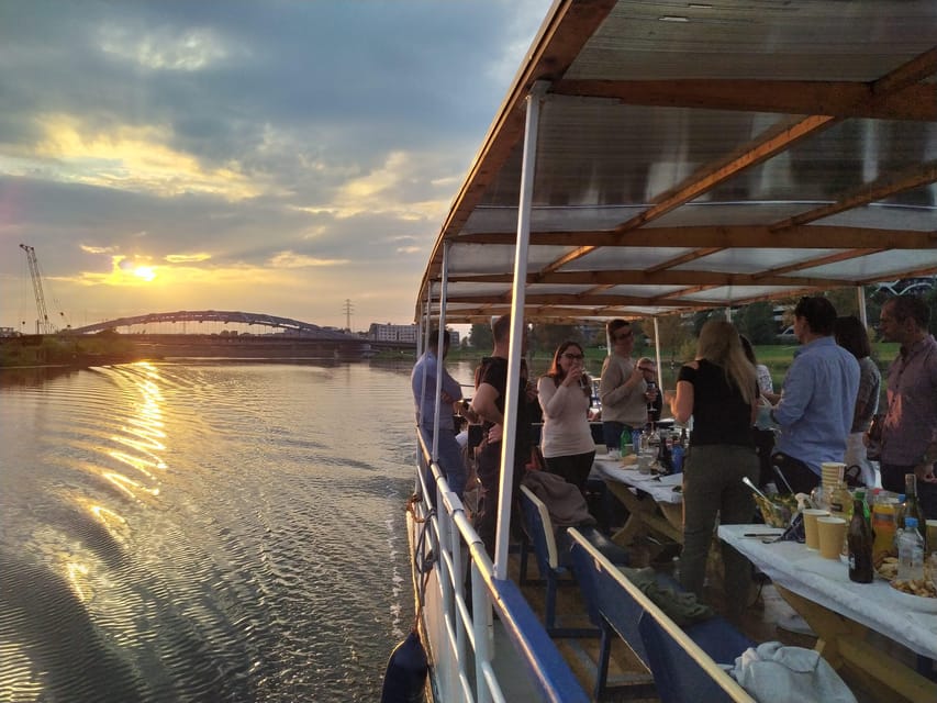 Krakow: Vistula River Cruise with Historical Views - Kościół na Skałce and the Norbertine Monastery: Two Landmark Pass-By Moments
