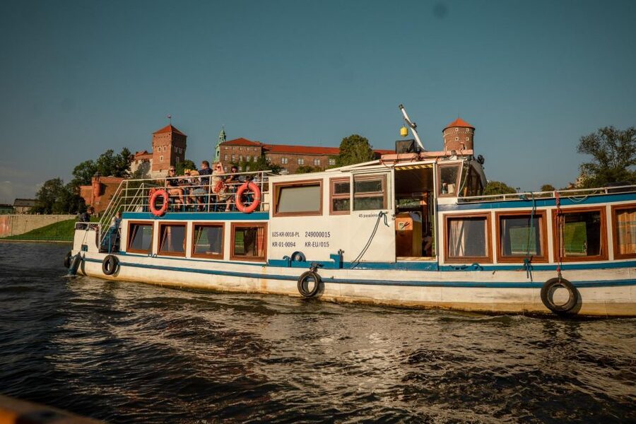 Krakow: Vistula River Panoramic Boat Tour ️ - Tips to time it well in Krakow