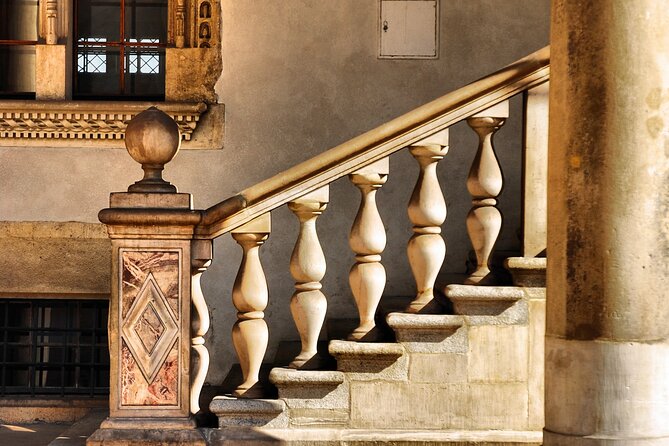 Krakow: Wawel Castle & Cathedral Guided Tour - Step Inside the Royal Castle: Renaissance and Baroque Rooms That Explain Power