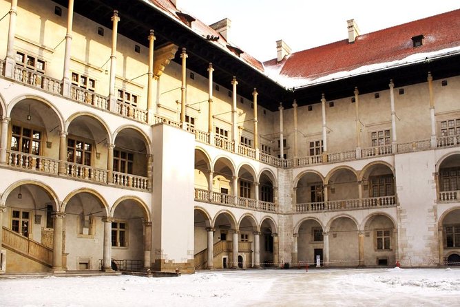 Krakow: Wawel Castle & Cathedral Guided Tour - Small Group, Headsets, and How to Keep Your Energy