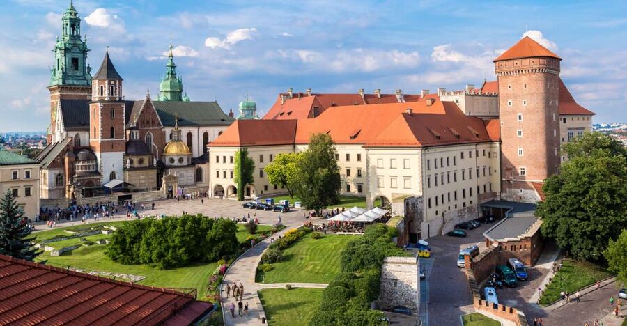 Krakow: Wawel Castle, Cathedral, Rynek Underground & Lunch - Wawel Castle royal rooms: art, power, and what you’re actually looking at