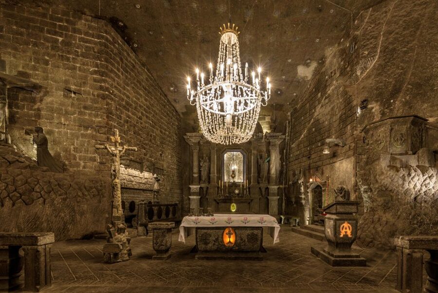 Krakow: Wawel Castle, Cathedral, Salt Mine, and Lunch - Meeting point at Piotr Skarga Monument, then straight to Wawel