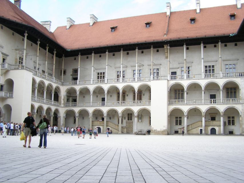 Krakow: Wawel Castle Guided Tour - The Wawel hill viewpoint walk, and how to not feel rushed
