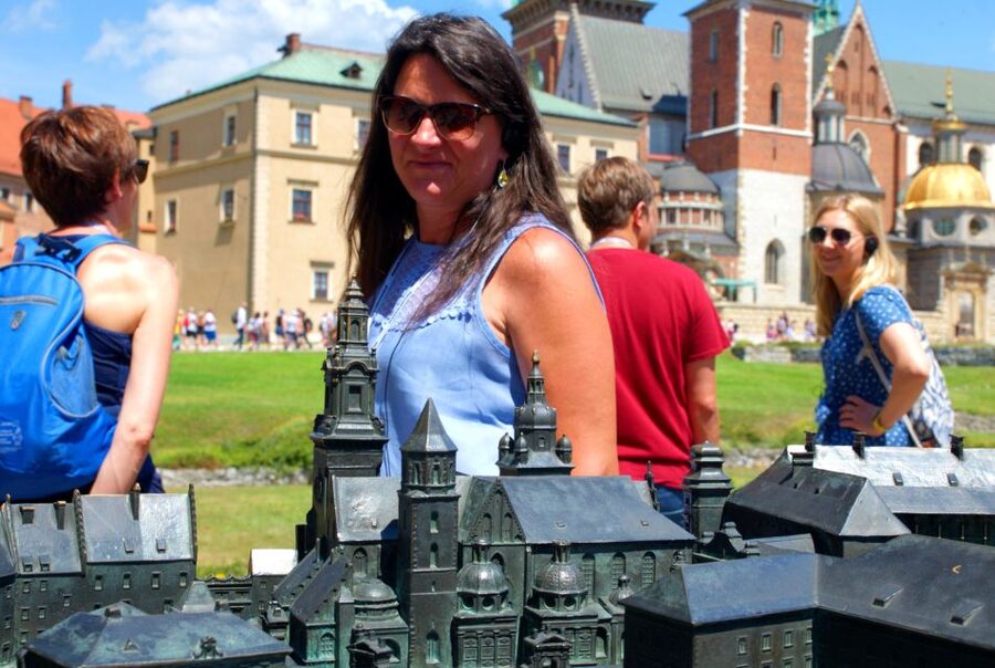 Krakow: Wawel Castle Guided Tour with Entry Tickets - Quick hits before you go