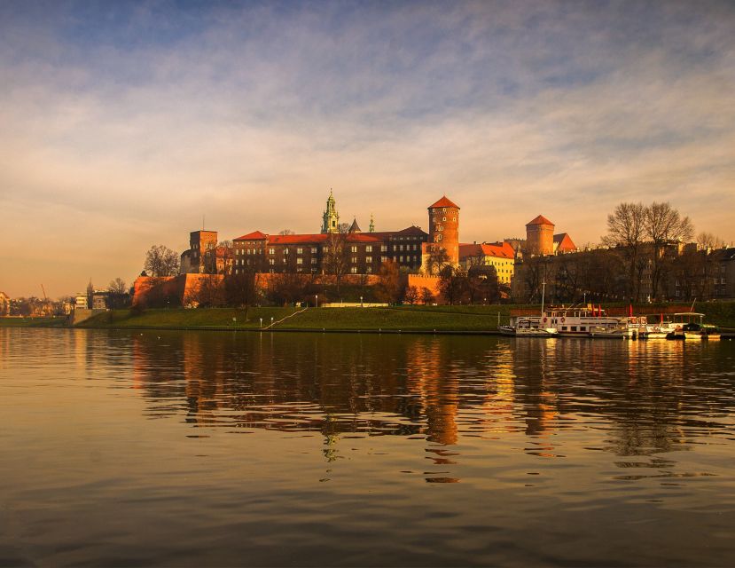 Krakow: Wawel Castle Guided Tour with Entry Tickets - Language options and group size, what it means for your experience