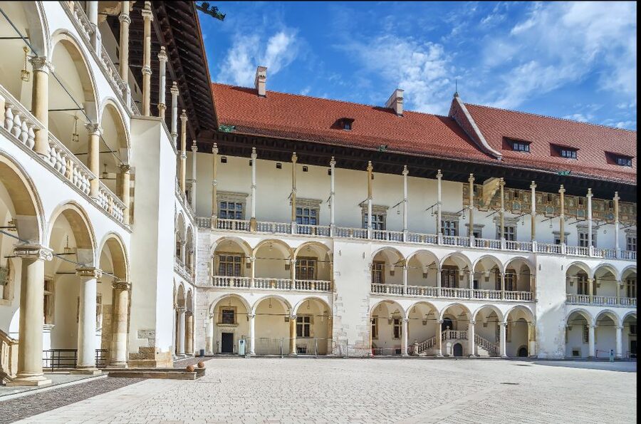 Krakow: Wawel Castle Guided Tour with Entry Tickets - A photo stop that’s actually worth it