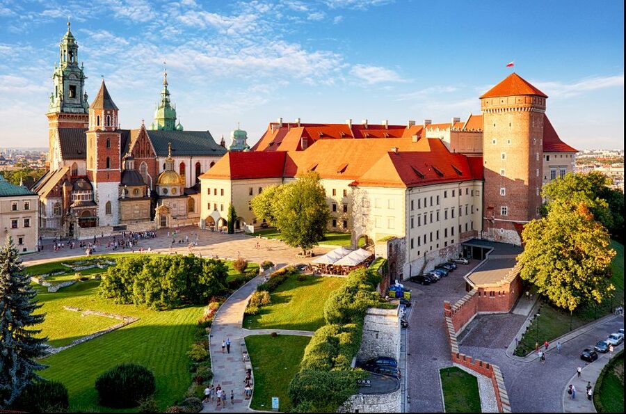 Krakow: Wawel Castle Guided Tour with Entry Tickets - How the 1 to 2 hours play out in real life