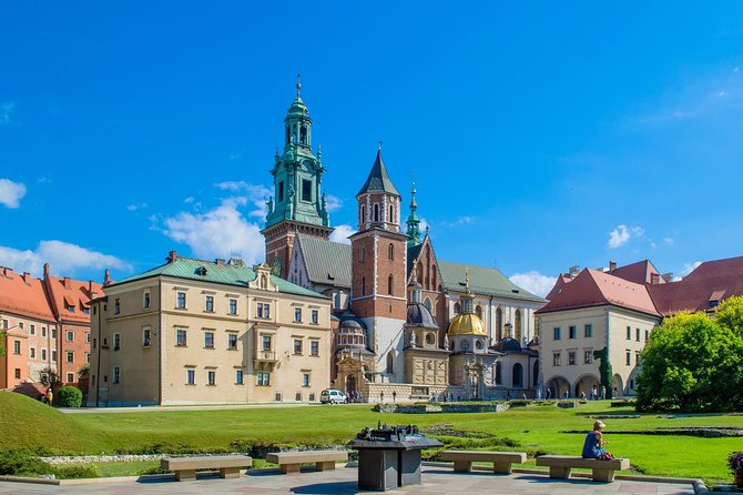 Krakow: Wawel Castle Guided Tour with Skip-The-Line Entry - Royal State Rooms and Royal Apartments: the inside look that takes time well