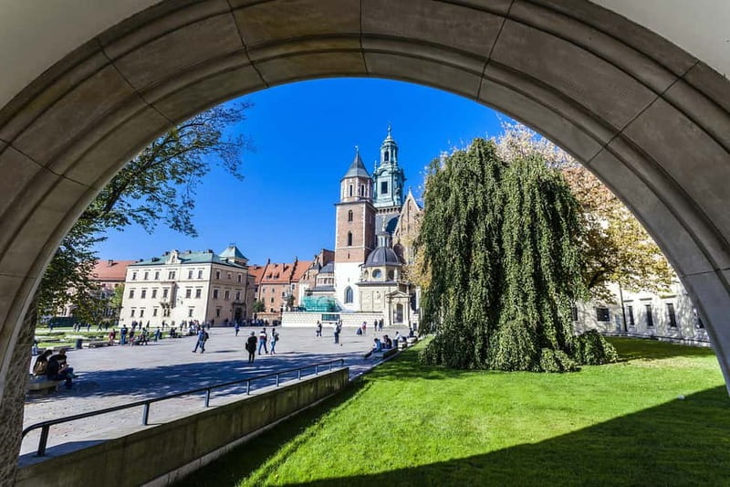 Krakow: Wawel Hill Audioguide Tour - Crown Treasury and Armory: what you learn from the outside