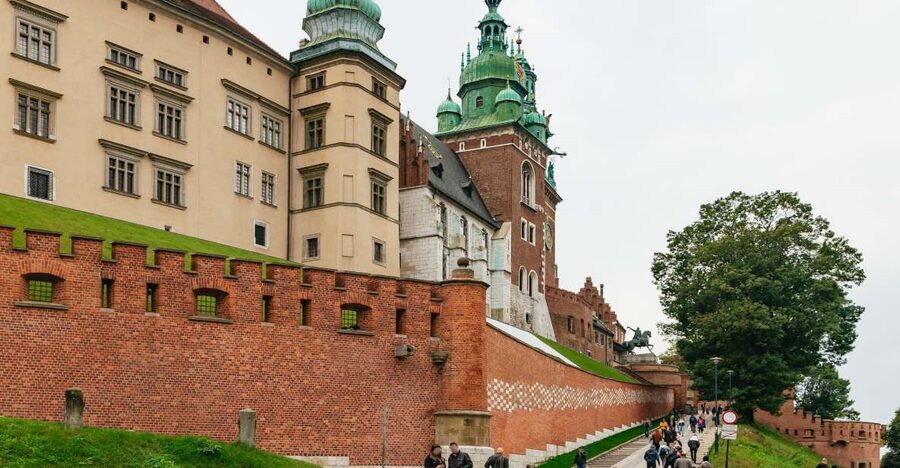 Krakow: Wawel Royal Hill with Optional Castle and Cathedral - Meeting points and the best way to start on time