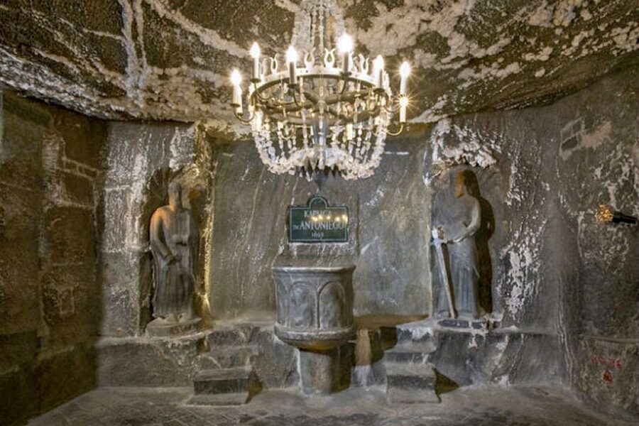 Kraków: Wieliczka Salt Mine Guided Tour with Hotel Pickup - The Szola elevator ride and the way miners worked