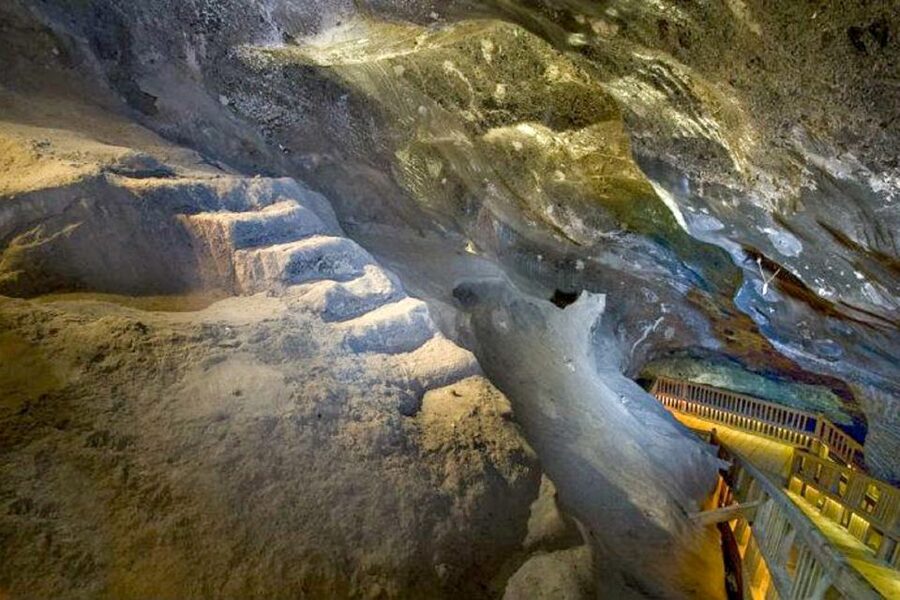 Kraków: Wieliczka Salt Mine Guided Tour with Hotel Pickup - Should you book this Wieliczka Salt Mine tour with hotel pickup?
