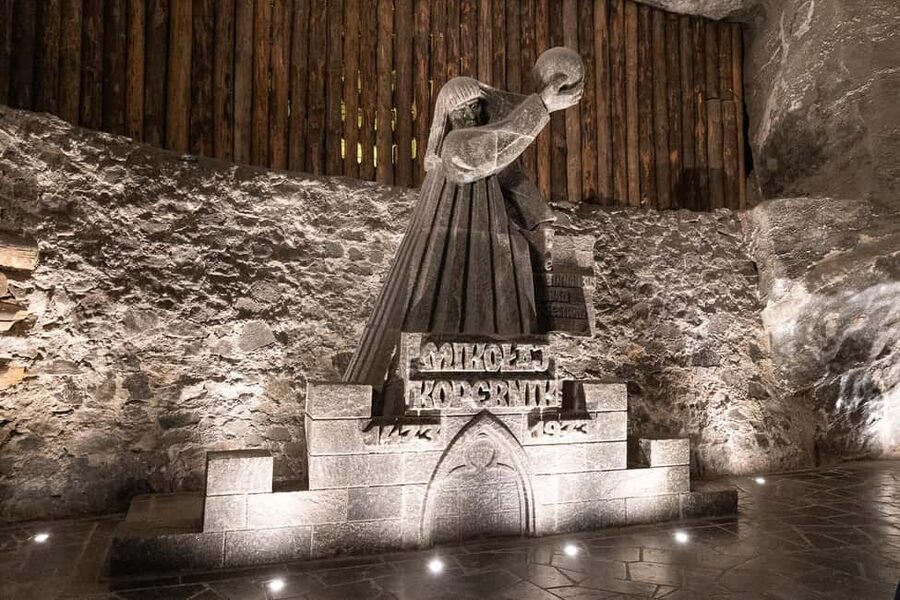 Krakow: Wieliczka Salt Mine Guided Tour with Transport - Free Time Windows: How to Use the 15-Minute Breaks Well