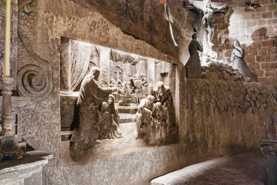 Krakow: Wieliczka Salt Mine Guided Tour with Transport - Guide Quality and Group Handling You Can Actually Feel