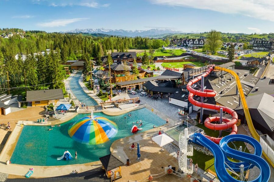 Krakow: Zakopane Cable Car, Vodka, Cheese & Hot Springs Tour - Zakopane Free Time and Krupówki: Use It, Don’t Just Walk It