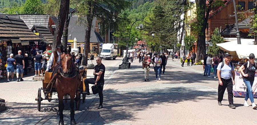 Krakow: Zakopane, Funicular, Cheese, and Highland Day Trip - Weather Reality and What to Pack for Tatras Conditions