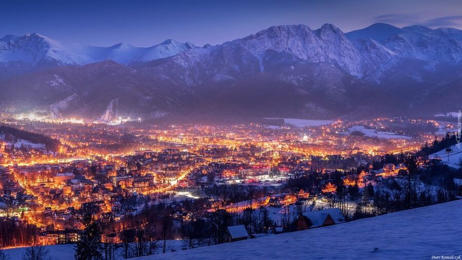 Krakow: Zakopane, Thermal Springs, Cable Car, Local Tasting - Guides, group size, and why the day feels smooth