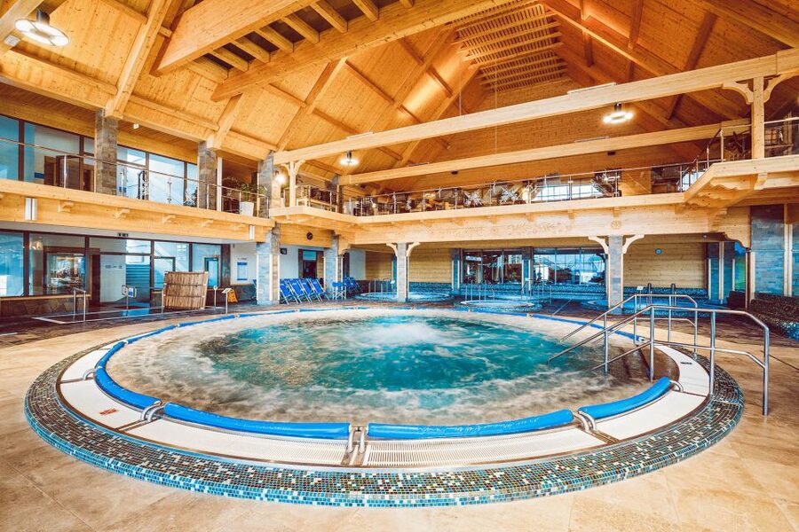 Kraków: Zakopane Tour, Thermal Pools & Hotel Pickup Options - Thermal Pools in Zakopane: Slides, Jacuzzis, and the Reality of Busy Water Days