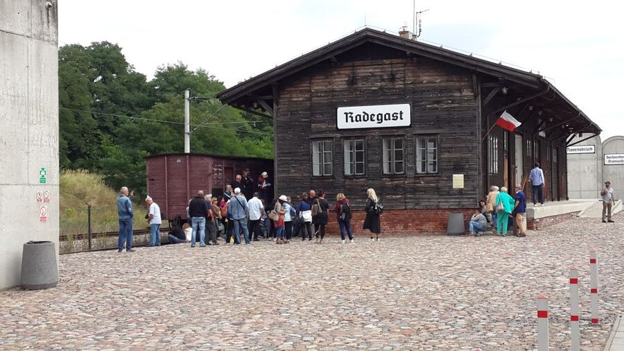 Lodz: Jewish Heritage Private Tour - Litzmannstadt ghetto area: from imprisonment to liquidation