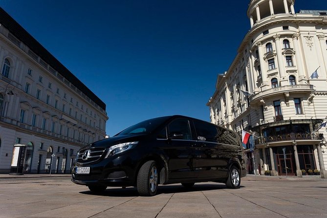 Luxury Warsaw Chopin Airport Transfer by private Minivan car - Luggage rules and child seats: the details that prevent headaches