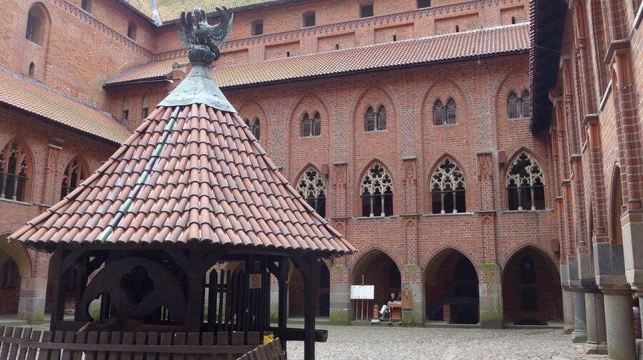 Malbork Castle Tour: 6-Hour Private Tour - Teutonic Knights tales: monastic life and battles with Poland