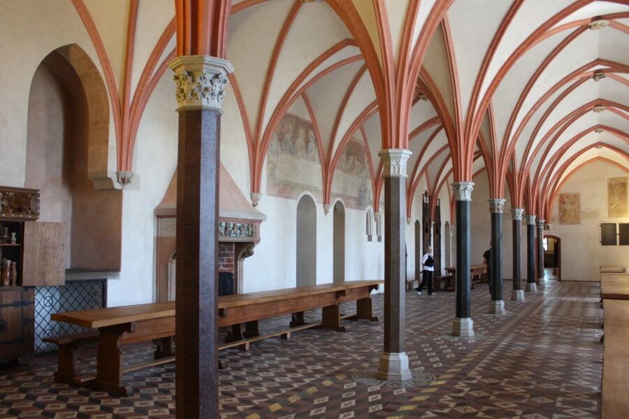 Malbork Castle Tour: 6-Hour Private Tour - The brick-built scale: 5 million bricks and a fortress that never fell