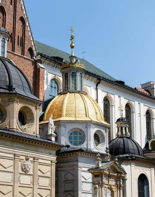 Mysterious Wawel Cathedral and Wawel Courtyard Guided Tour - Your 2-hour route, from Kanonicza 25 to the Wawel courtyards