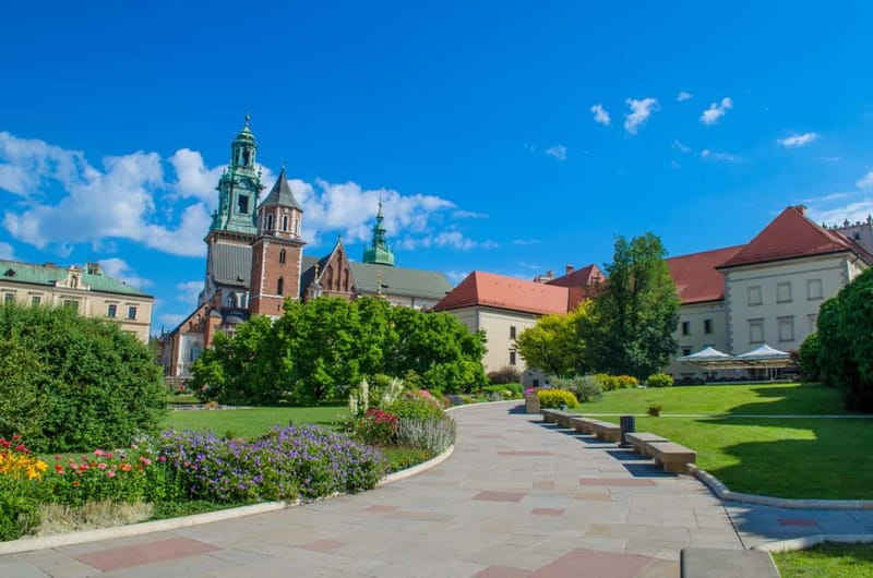 Mysterious Wawel Cathedral and Wawel Courtyard Guided Tour - Starting with the Monument of John Paul II, then stepping into Wawel’s story