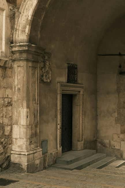 Mysterious Wawel Cathedral and Wawel Courtyard Guided Tour - What the guide does right, and why it matters for value