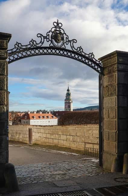 Mysterious Wawel Cathedral and Wawel Courtyard Guided Tour - Price and value for $32: what you get, and where it is a smart buy